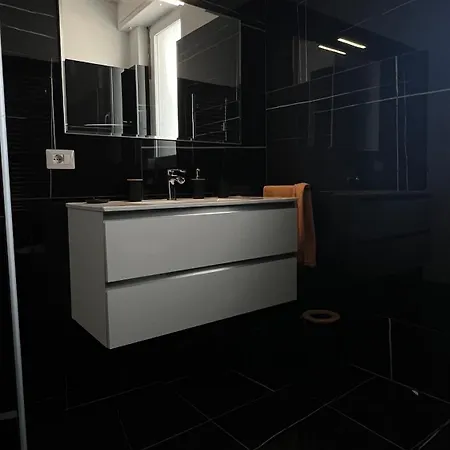 Luxury House 公寓 *