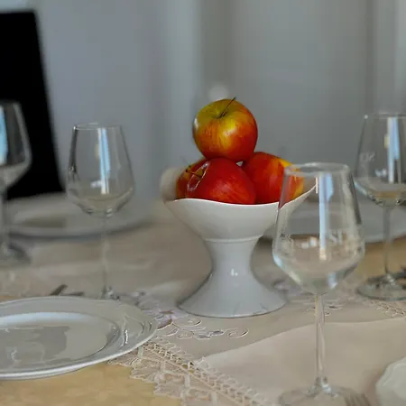 Luxury House アパート コモ